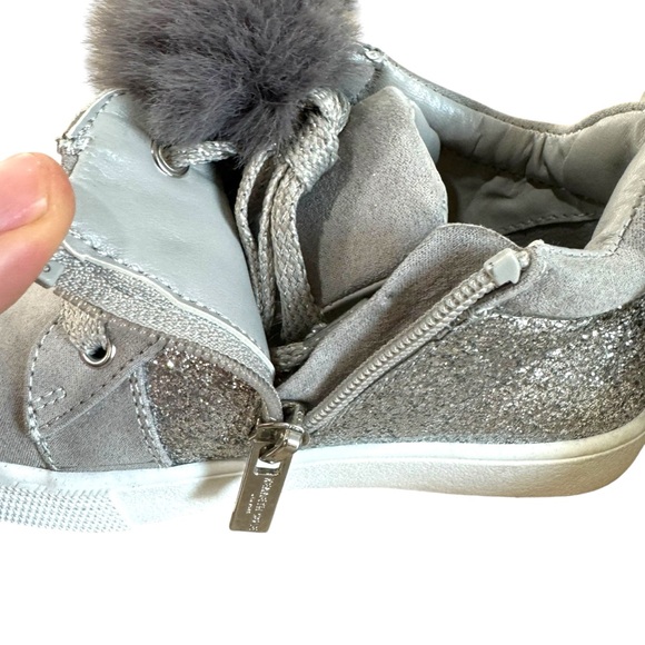 Kids Size 10 Glitter Gray Shoes with Pom-Poms Kenneth Cole New York - Picture 4 of 7